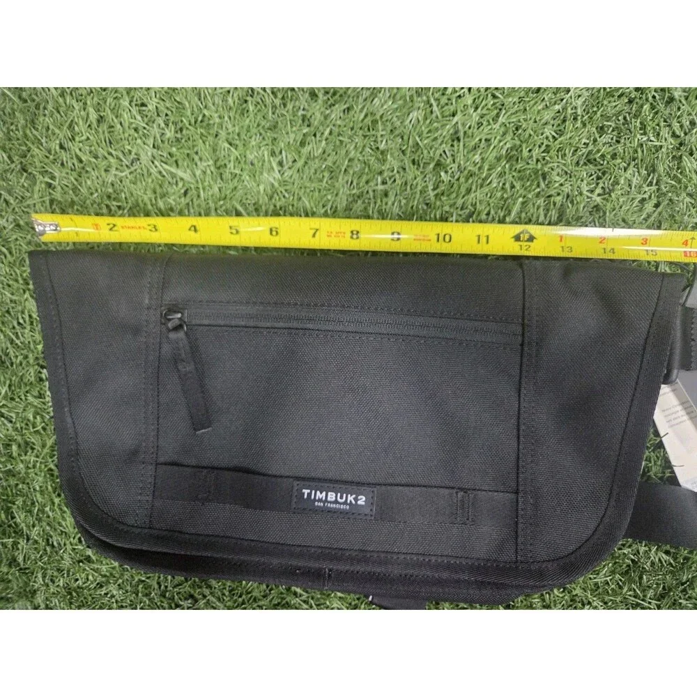 Timbuk2 Catapult Sling Bag Jet Black Adjustable Strap Inner Pockets Zip Buckle